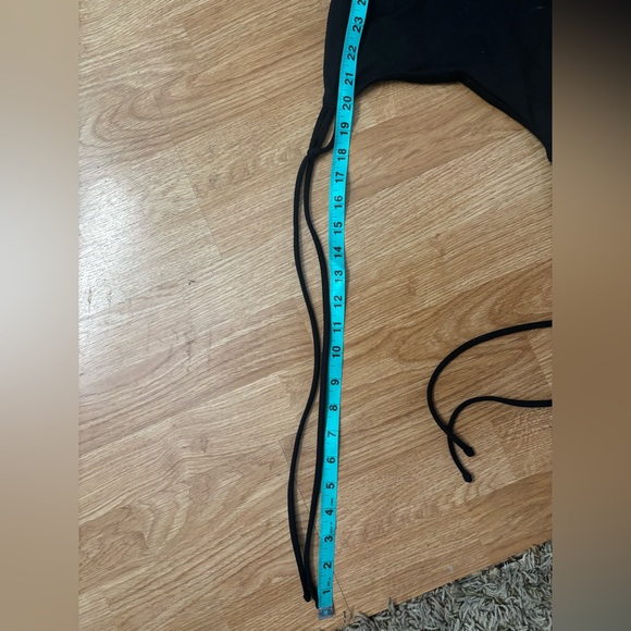 Lululemon | EUC size med(?) | black halter workout top. Tie back. Long length - Picture 10 of 14